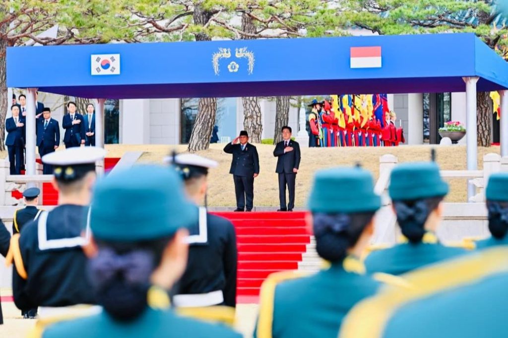 Disambut Upacara Kenegaraan di Blue House